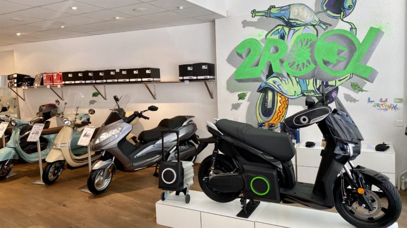 2ROOL est dédiée au développement de la mobilité verte et durable de la région lausannoise : petites distances en vélo électrique, moyens ou grands trajets en scooter ou moto électrique. Conseil, vente, location et entretien.