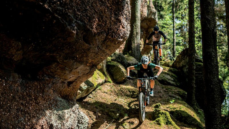Magasin spécialisé dans le vélo électrique depuis bientôt 15 ans. 3 magasins, à Genève, Gilly et Lausanne qui vous proposent une grande gamme de vélos électriques. Urbain, trekking, cargo, VTT, route ainsi que tous les accessoires utiles à la pratique du VAE.